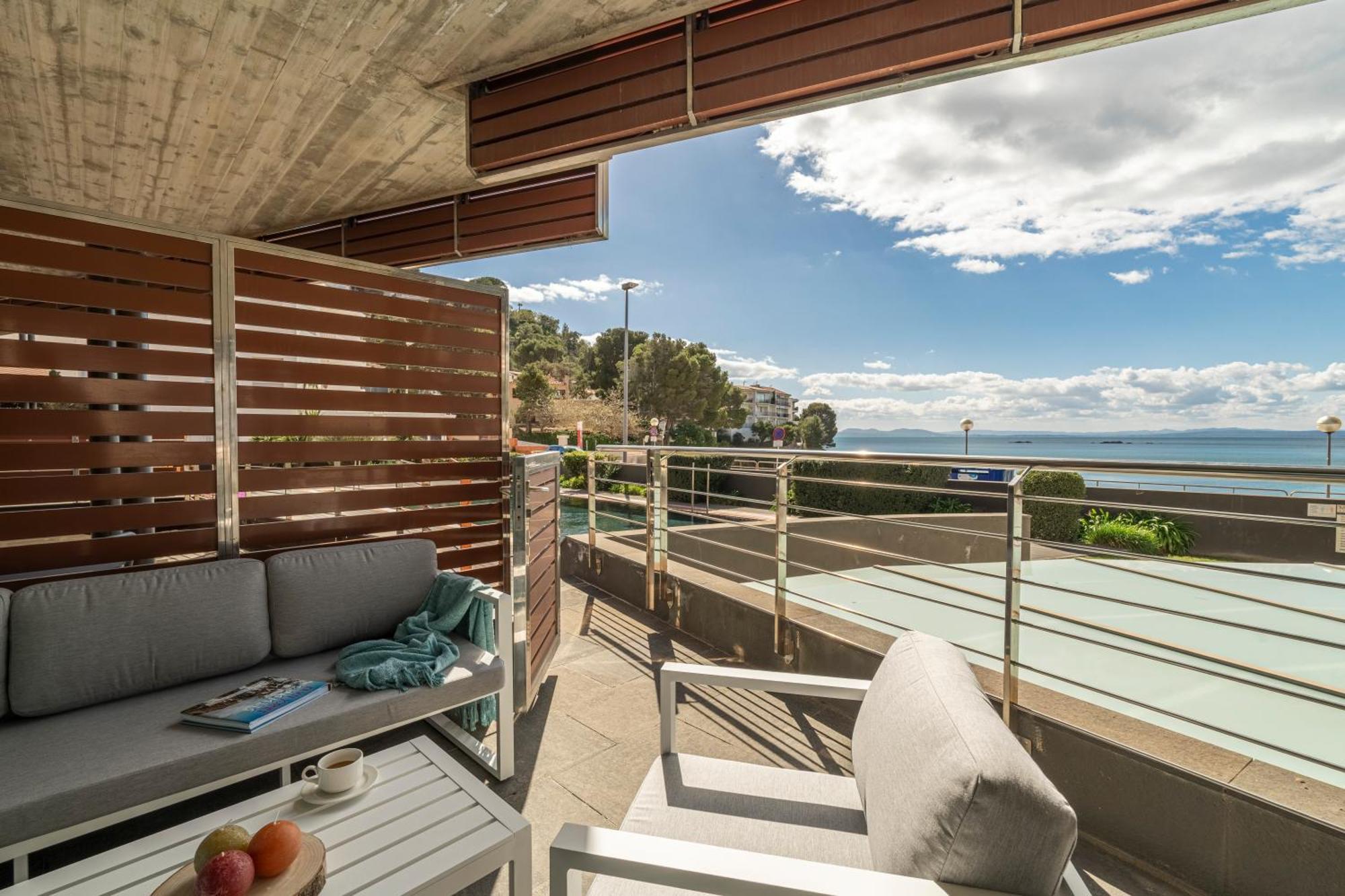 Apartamento Con Gran Terraza Delante Del Mar Roses Exterior foto